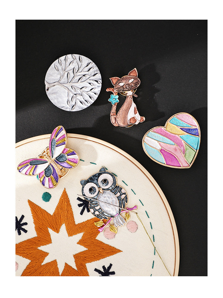 Needle Minder – Animal-Shaped Magnetic Brooch | Embroidery Needle Holder